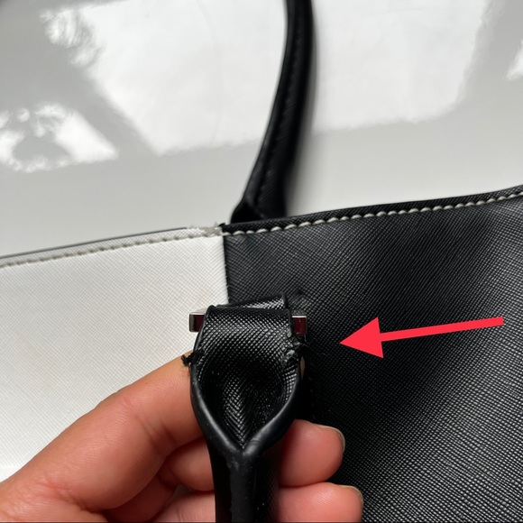 Guess purse - Picture 6 of 9